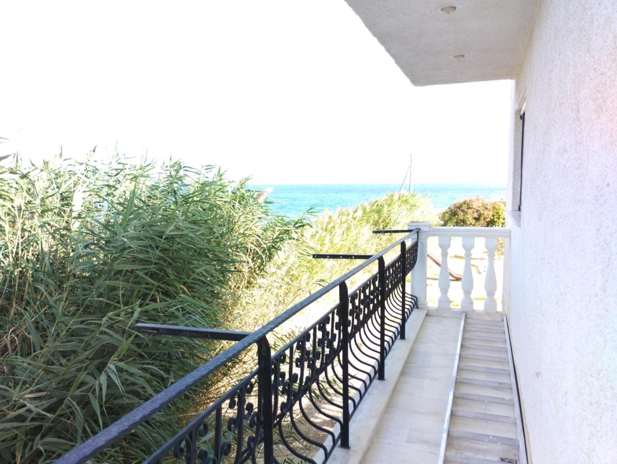 Family Sea Summer House At